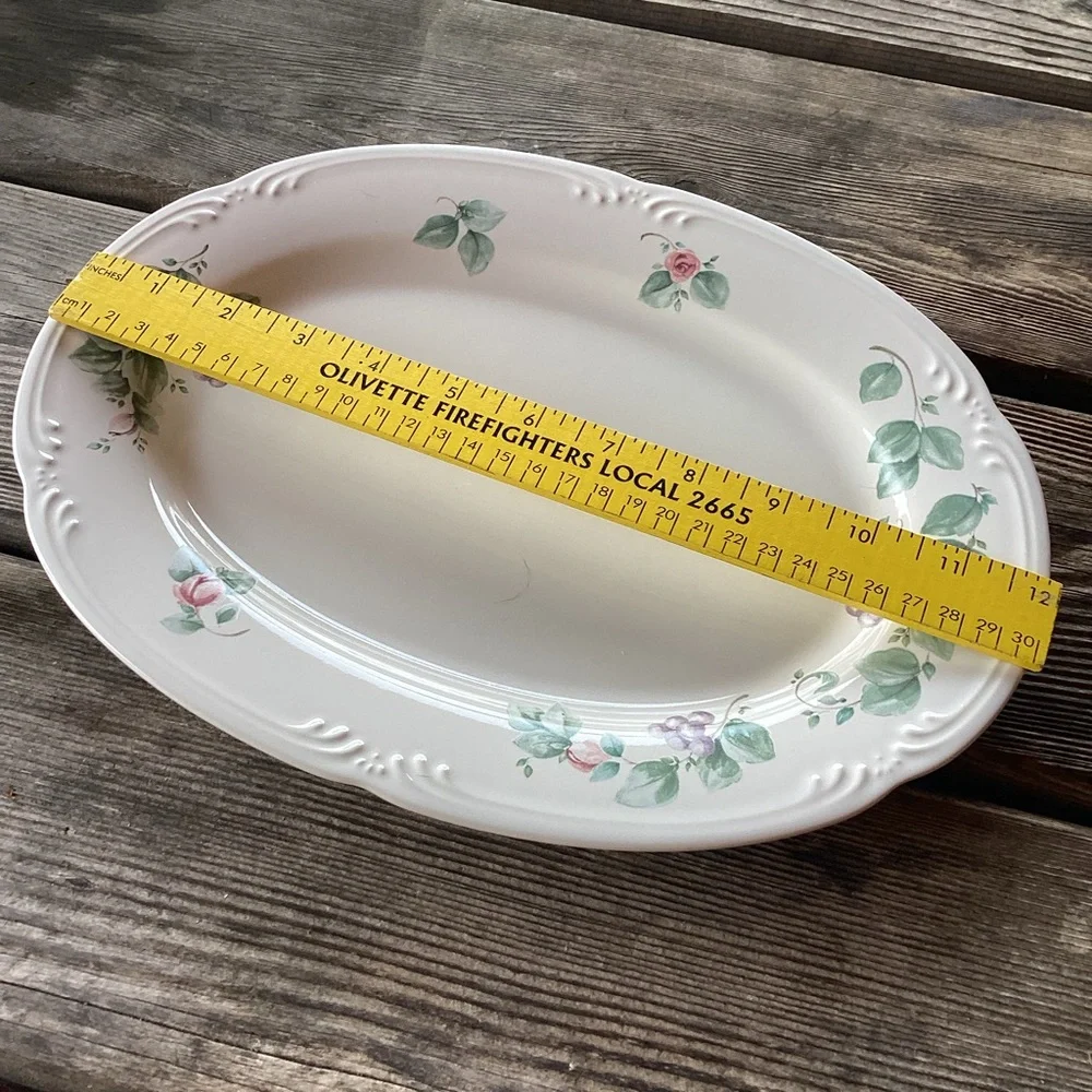Pfaltzgraff Grapevine Oval Serving Platter - measures 12 inches across